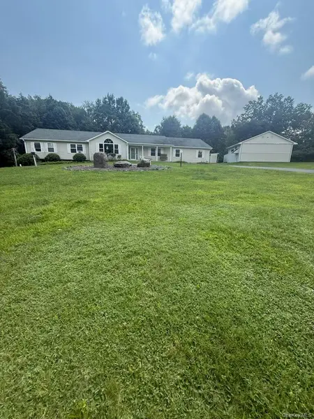 36 Greentree LN, Milton, NY 12547