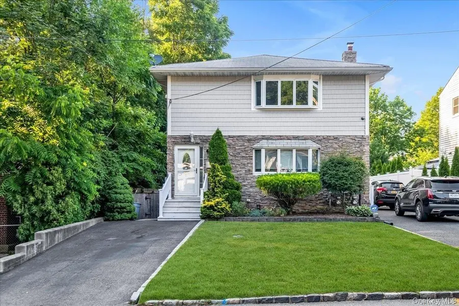 49 Neulist AVE #2nd Fl, Port Washington, NY 11050