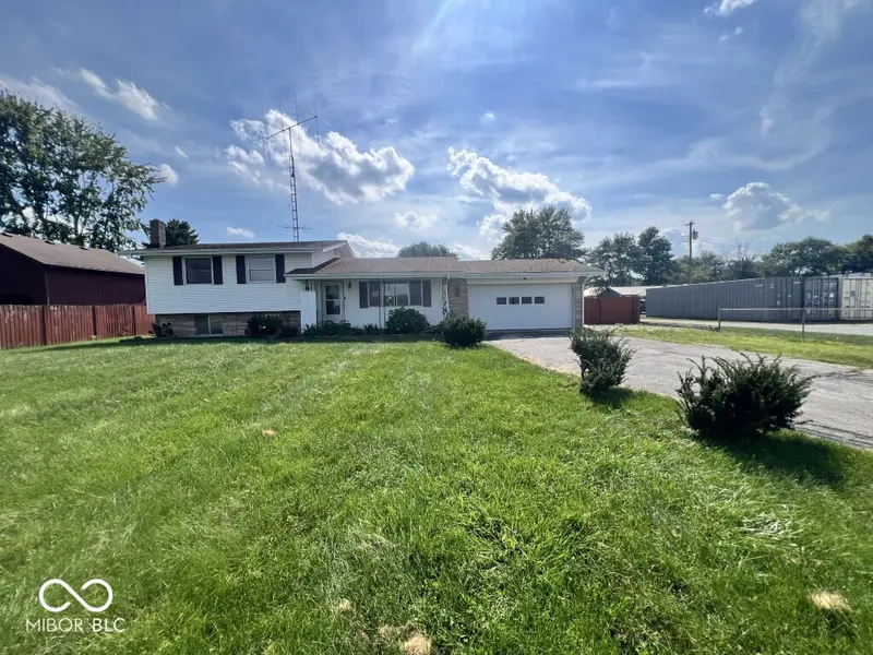 645 E Us Highway 52, Rushville, IN 46173