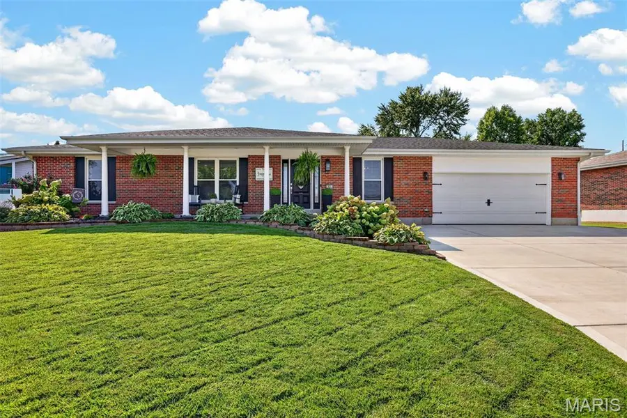 931 Quince DR, St Charles, MO 63301