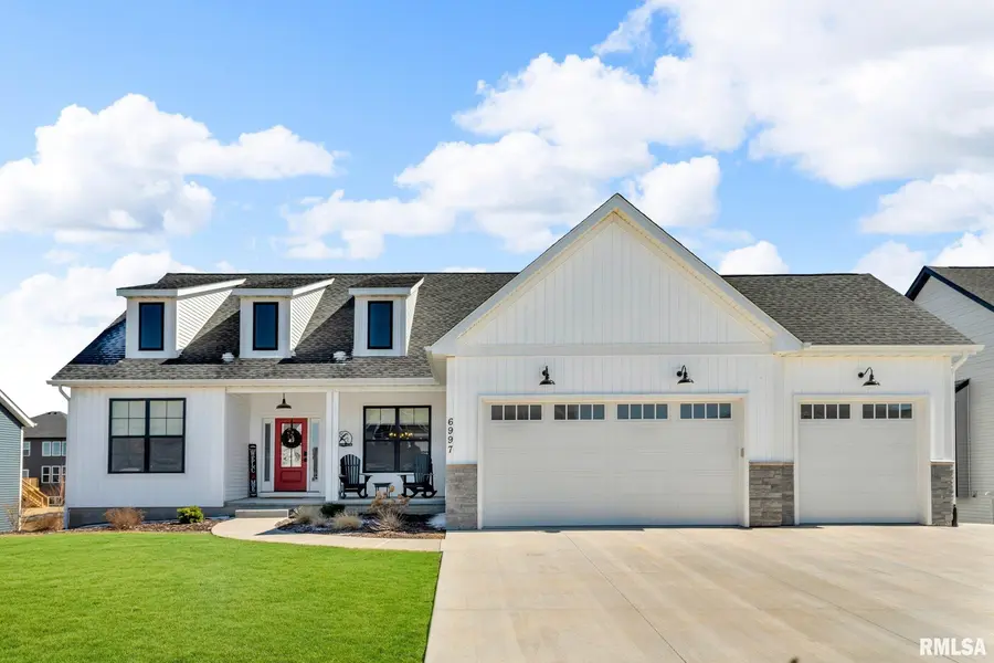6997 MATTHEWS PASS, Bettendorf, IA 52722