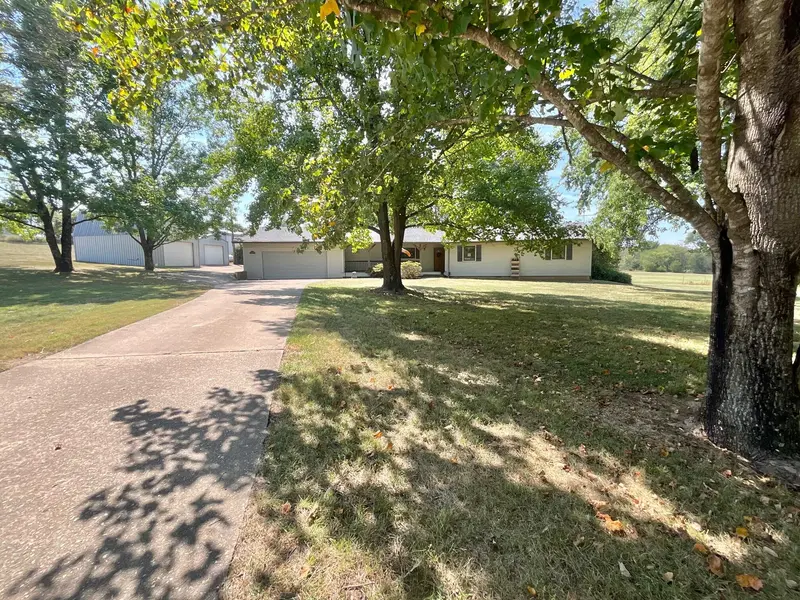9013 County Road 6750, West Plains, MO 65775