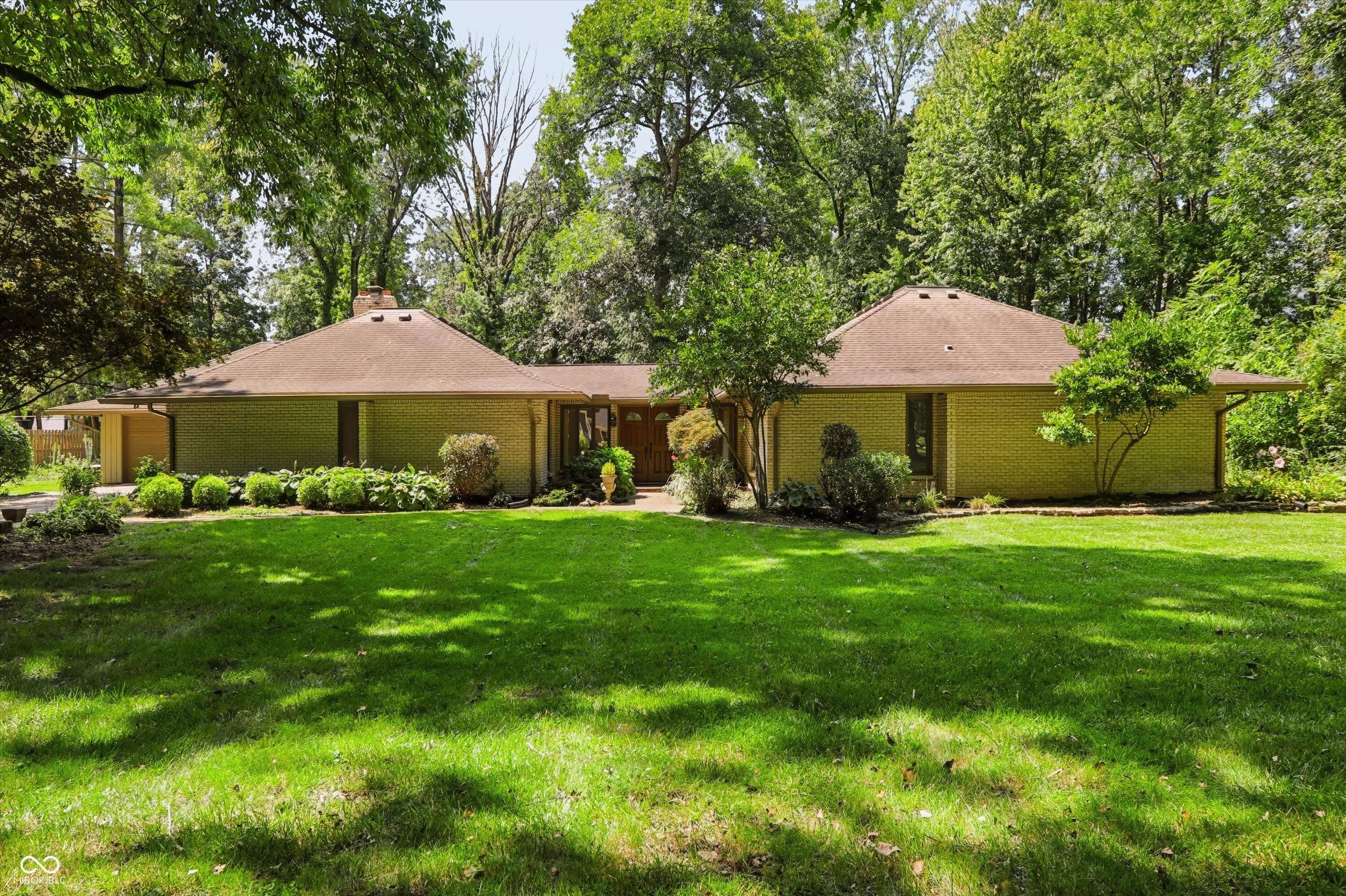 8392 N Illinois ST, Indianapolis, IN 46260