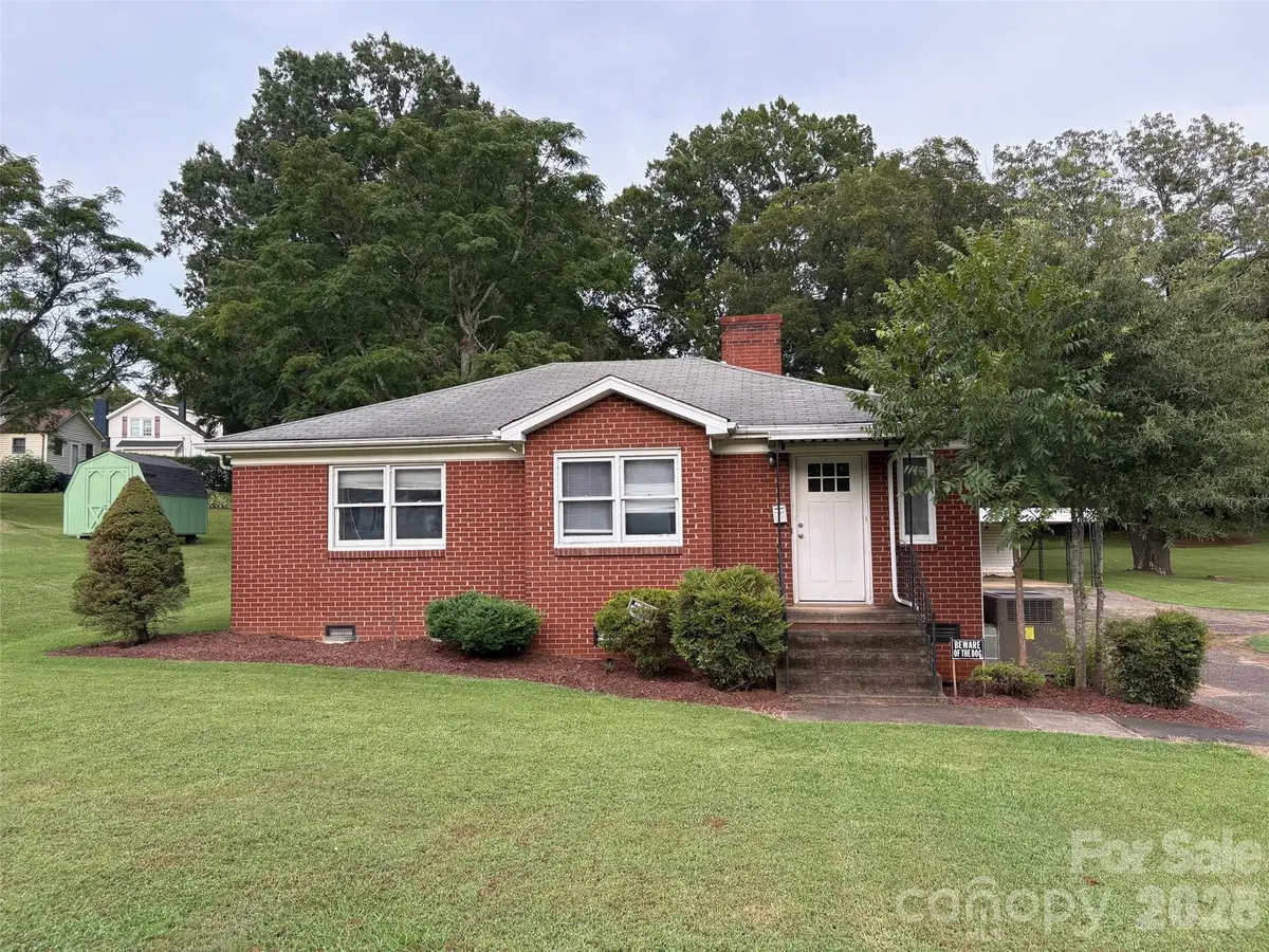 316 E Statesville AVE, Mooresville, NC 28115