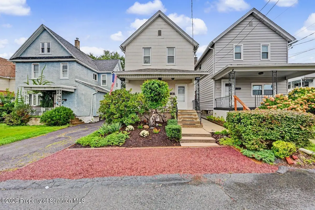 425 E Warren ST, Dunmore, PA 18512