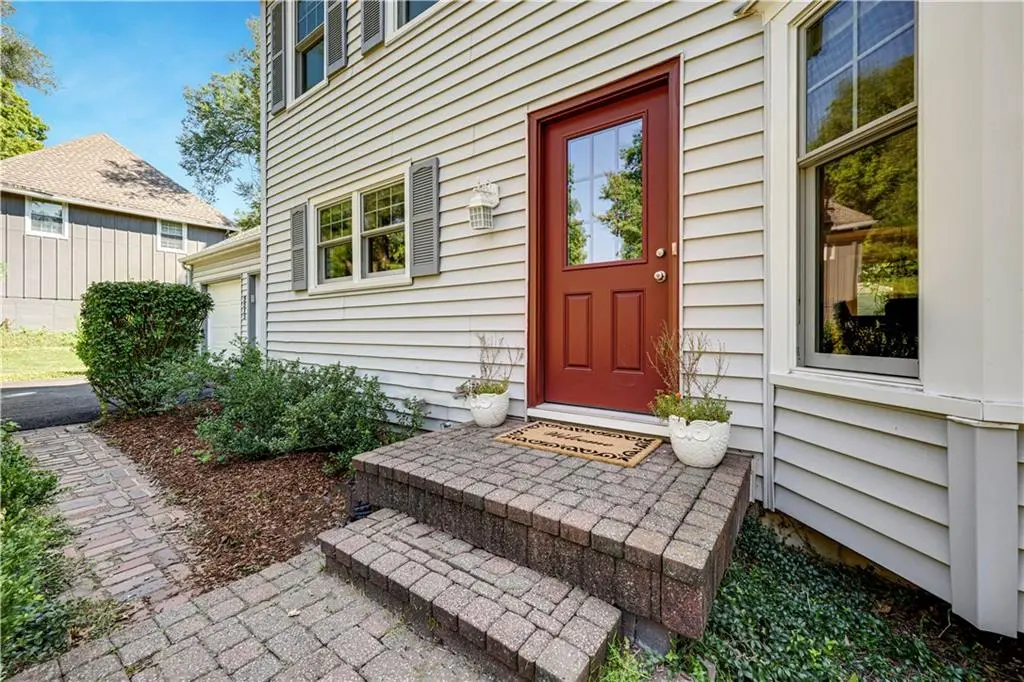 9515 Granada DR, Overland Park, KS 66207