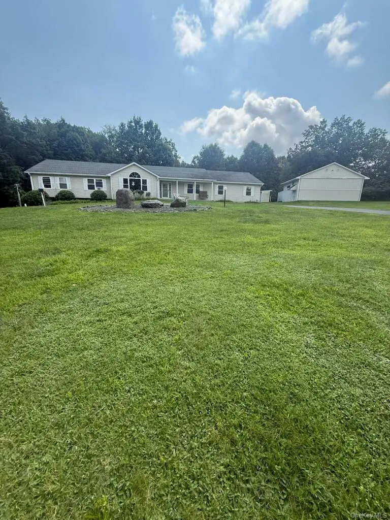 36 Greentree LN, Milton, NY 12547