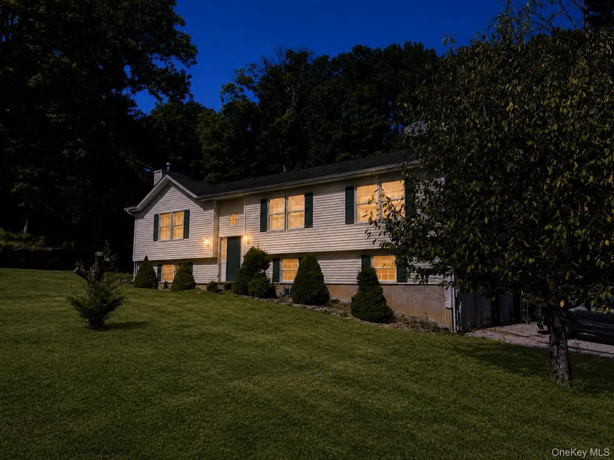 71 O'Halloran CIR, Pleasant Valley, NY 12569