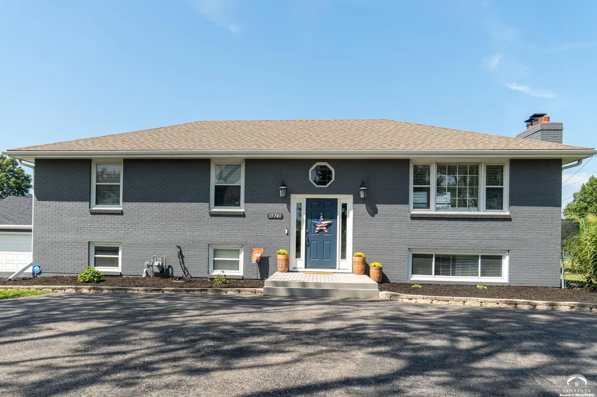 15741 150th ST, Bonner Springs, KS 66012