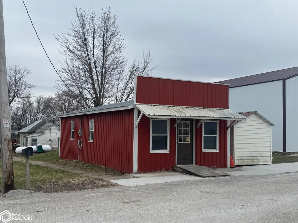101 W main ST, Drakesville, IA 52552