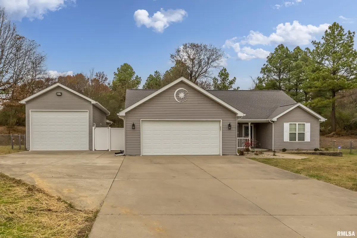 200 OLIVIA DR, Marion, IL 62959