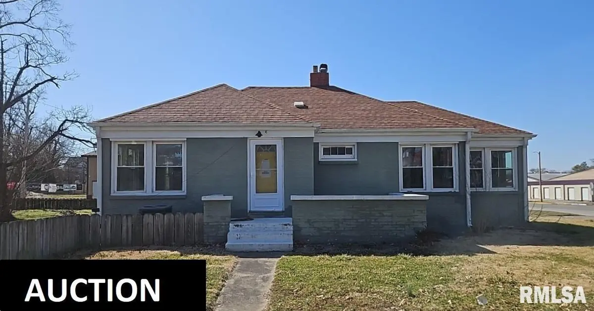 200 W DELAWARE ST, Fairfield, IL 62837