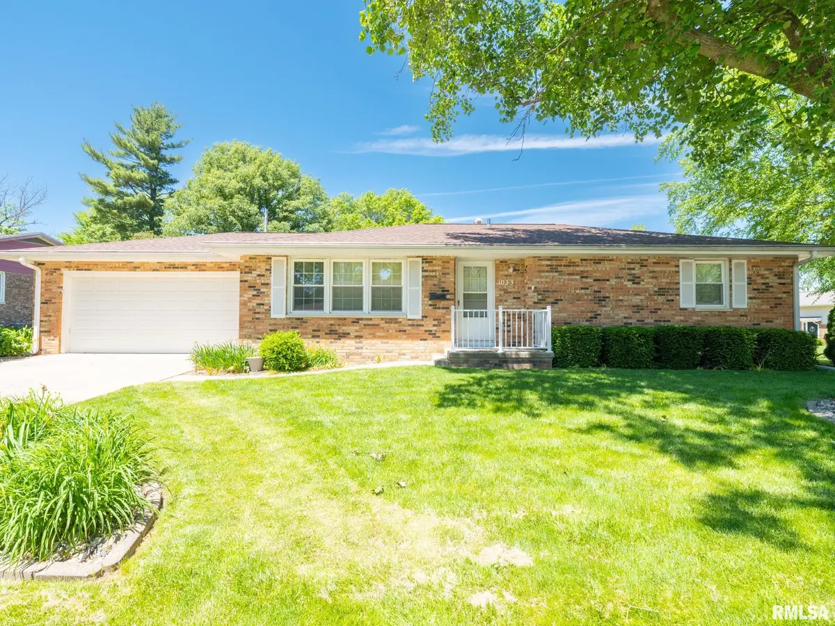 1033 E MADISON ST, Morton, IL 61550