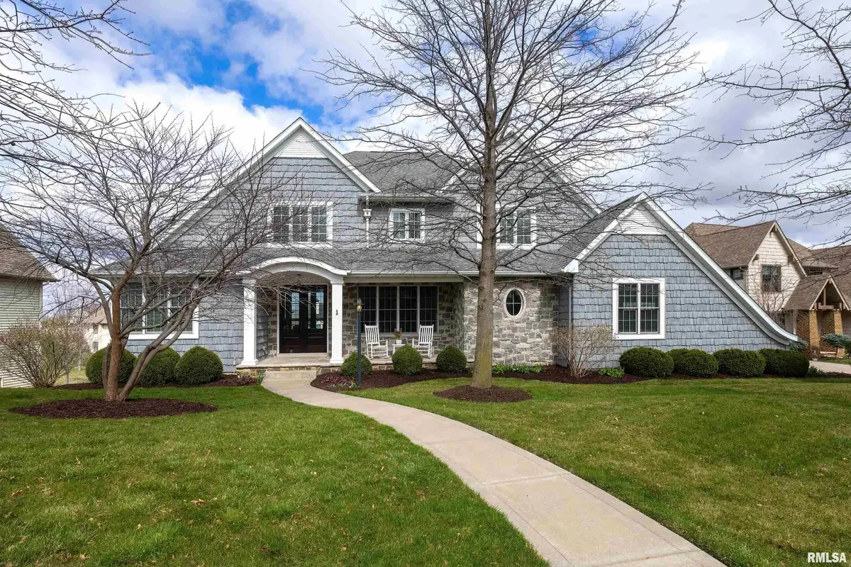 6515 BLACKBERRY LN, Bettendorf, IA 52722