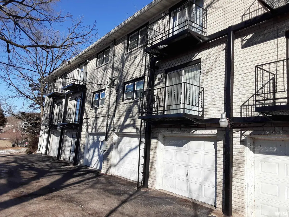 915 FILLMORE ST, Davenport, IA 52804