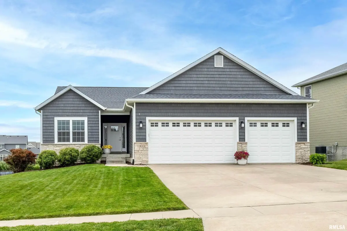 5844 TEXAS DR, Bettendorf, IA 52722