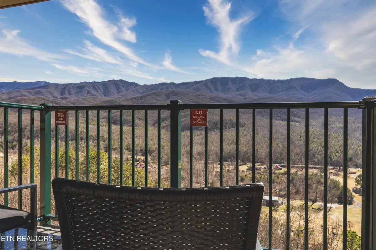 3710 Weber Rd #303, Gatlinburg, TN 37738