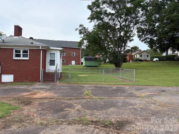 316 E Statesville AVE, Mooresville, NC 28115