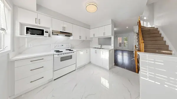 87 Hedge End RD, Toronto E11, ON M1B 5Z4