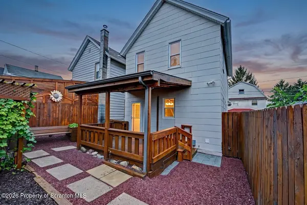 425 E Warren ST, Dunmore, PA 18512