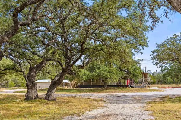 214 Edmonds AVE, Johnson City, TX 78636