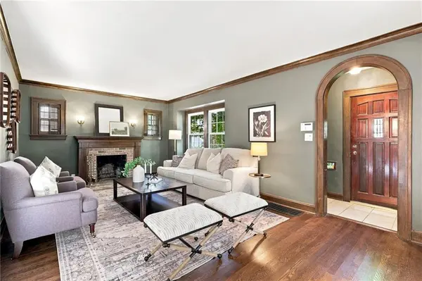 319 E 70th TER, Kansas City, MO 64113