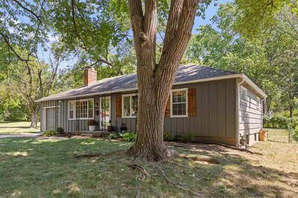 8863 SWITZER RD, Overland Park, KS 66214