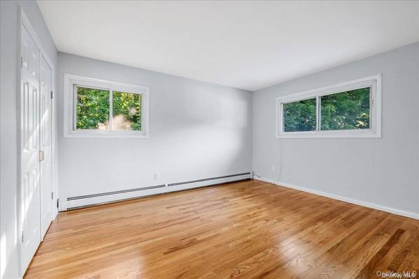 49 Neulist AVE #2nd Fl, Port Washington, NY 11050