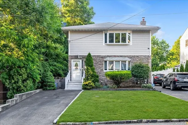 49 Neulist AVE #2nd Fl, Port Washington, NY 11050