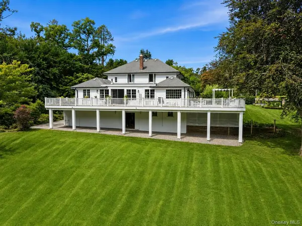 34 Locust LN, Huntington Bay, NY 11743