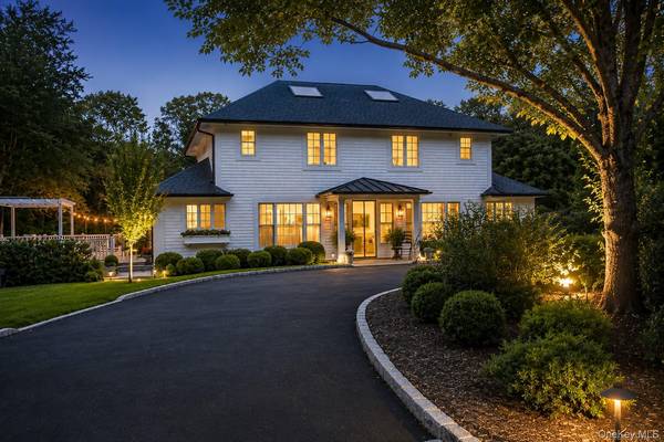 34 Locust LN, Huntington Bay, NY 11743