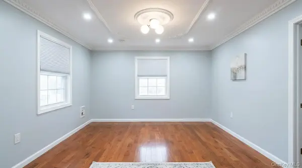 21 Linden BLVD, Hicksville, NY 11801