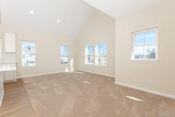 843 Lake BLVD, Lindenhurst, NY 11757