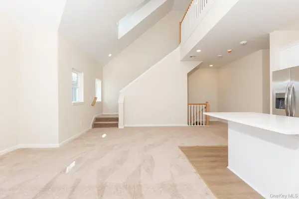 843 Lake BLVD, Lindenhurst, NY 11757