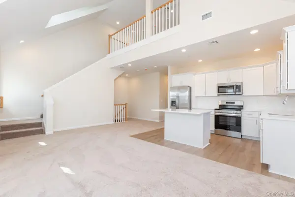843 Lake BLVD, Lindenhurst, NY 11757