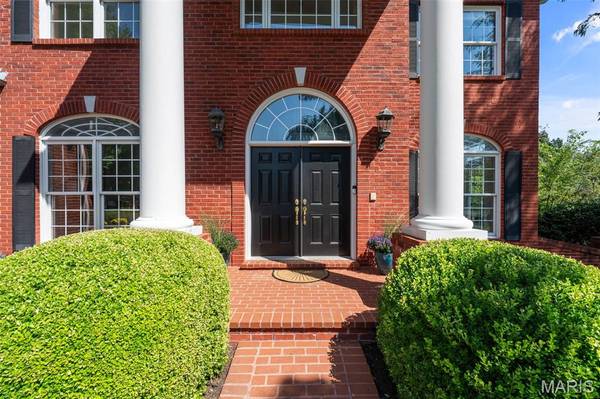 3 Longrove LN, Des Peres, MO 63131