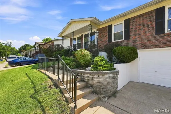 4260 Martyridge DR, St Louis, MO 63129