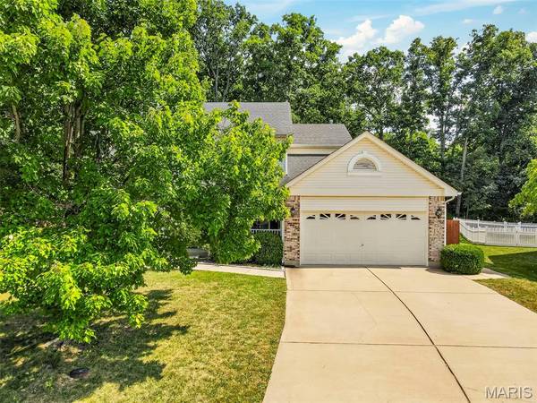 1031 Schumacher RD, Fenton, MO 63026