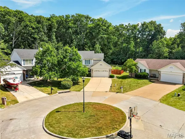 1031 Schumacher RD, Fenton, MO 63026