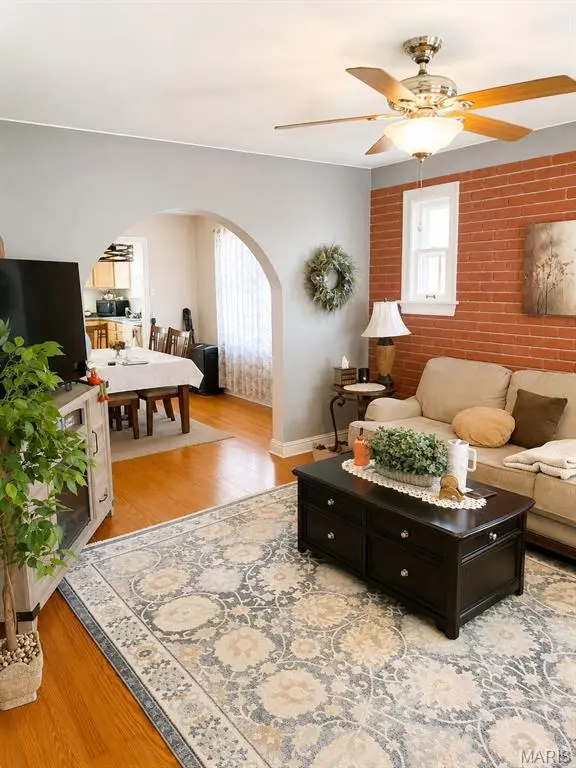227 W Loretta AVE, St Louis, MO 63125