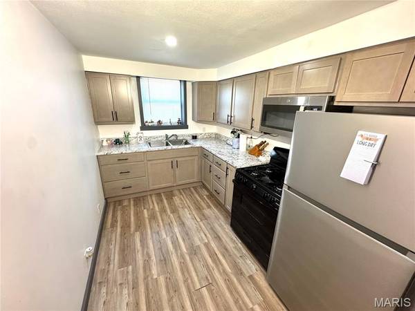 302 S 5th ST, La Grange, MO 63448