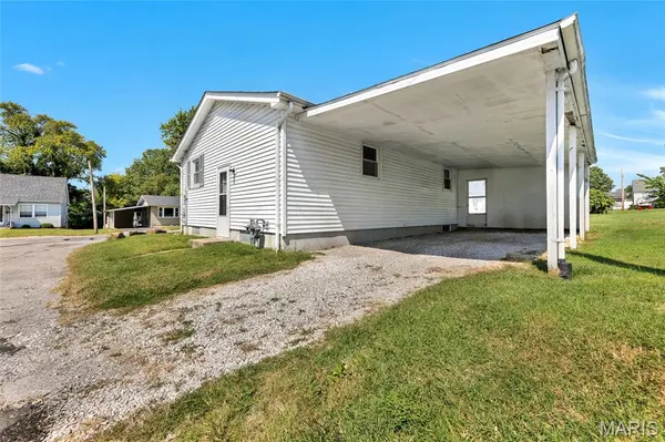 504 Stiening ST, Waterloo, IL 62298