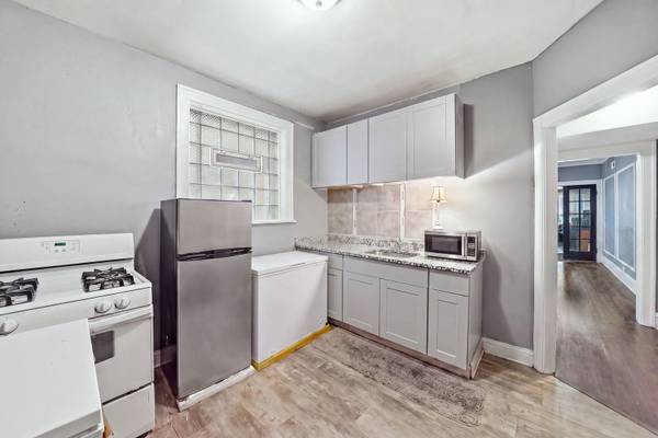 8038 S Maryland AVE, Chicago, IL 60619