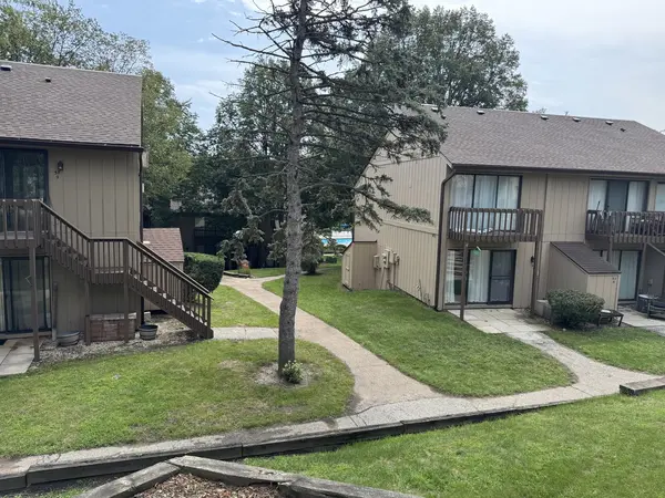 36 Bermuda Colony #2, Fox Lake, IL 60020