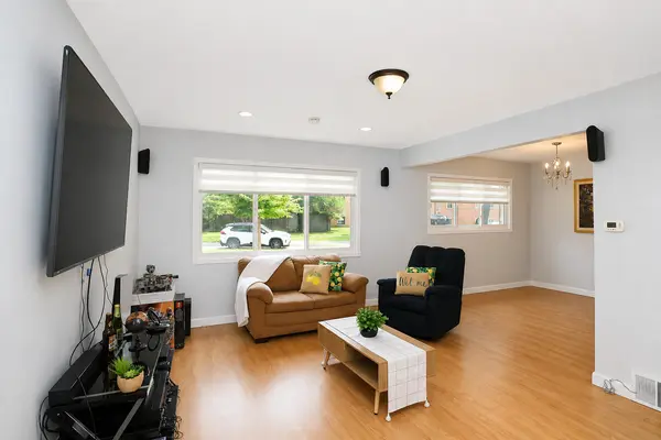 136 N MAY ST, Addison, IL 60101
