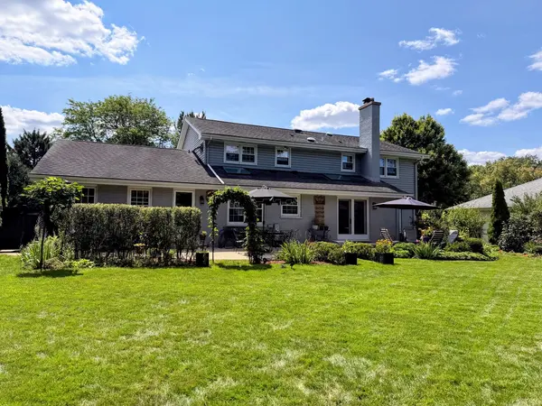 141 Shelley LN, Wheaton, IL 60189