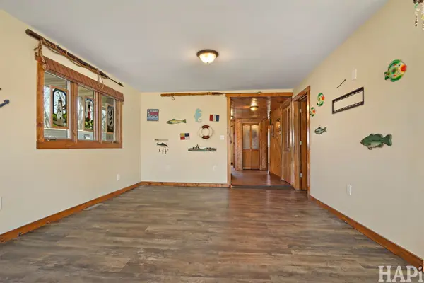 1319 Nippersink DR, Spring Grove, IL 60081
