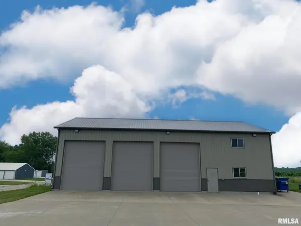 2294 TRENT ST, Le Claire, IA 52753