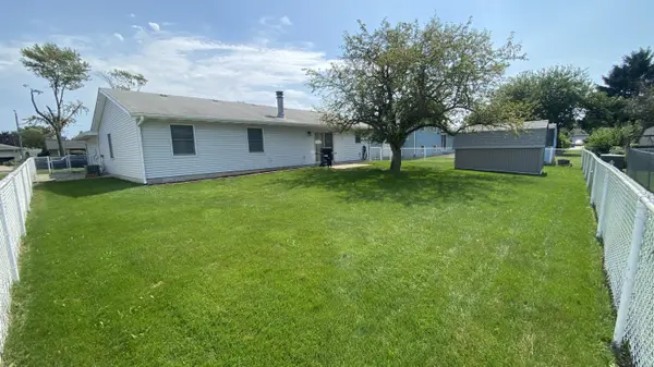9814 Lincoln CT, Crown Point, IN 46307