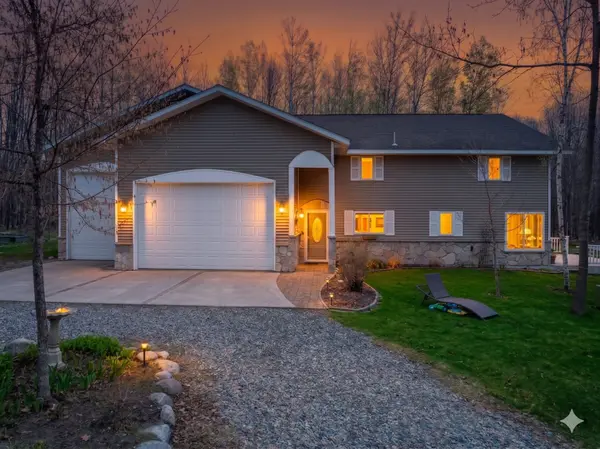 21564 Sugarbush LN, Cohasset, MN 55721